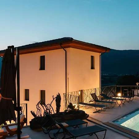 Kikonia Art&suites Lejlighedshotel 4*