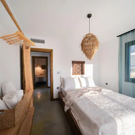 Kikonia Art&suites Lejlighedshotel 4*