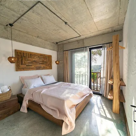 Kikonia Art&suites Lejlighedshotel 4*