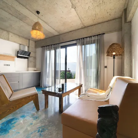 Aparthotel Kikonia Art &