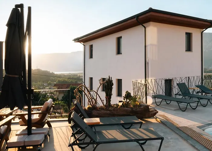 Kikonia Art & Apartmanhotel *