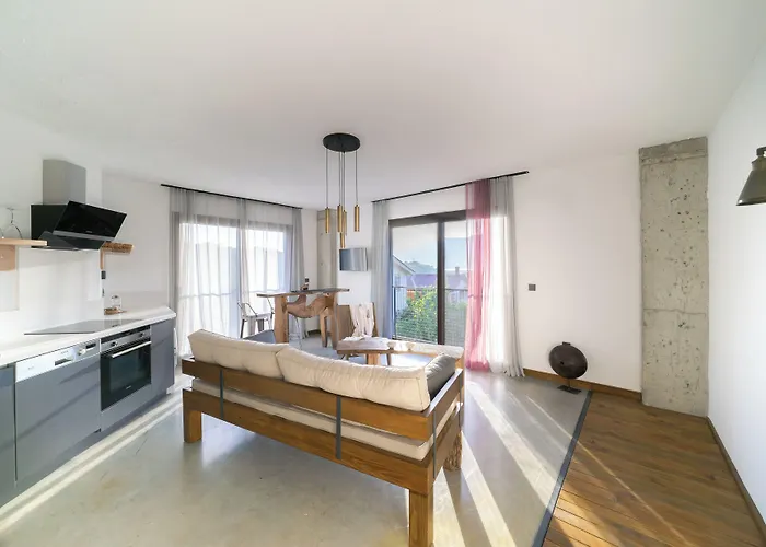 Kikonia Art & Apartmanhotel *